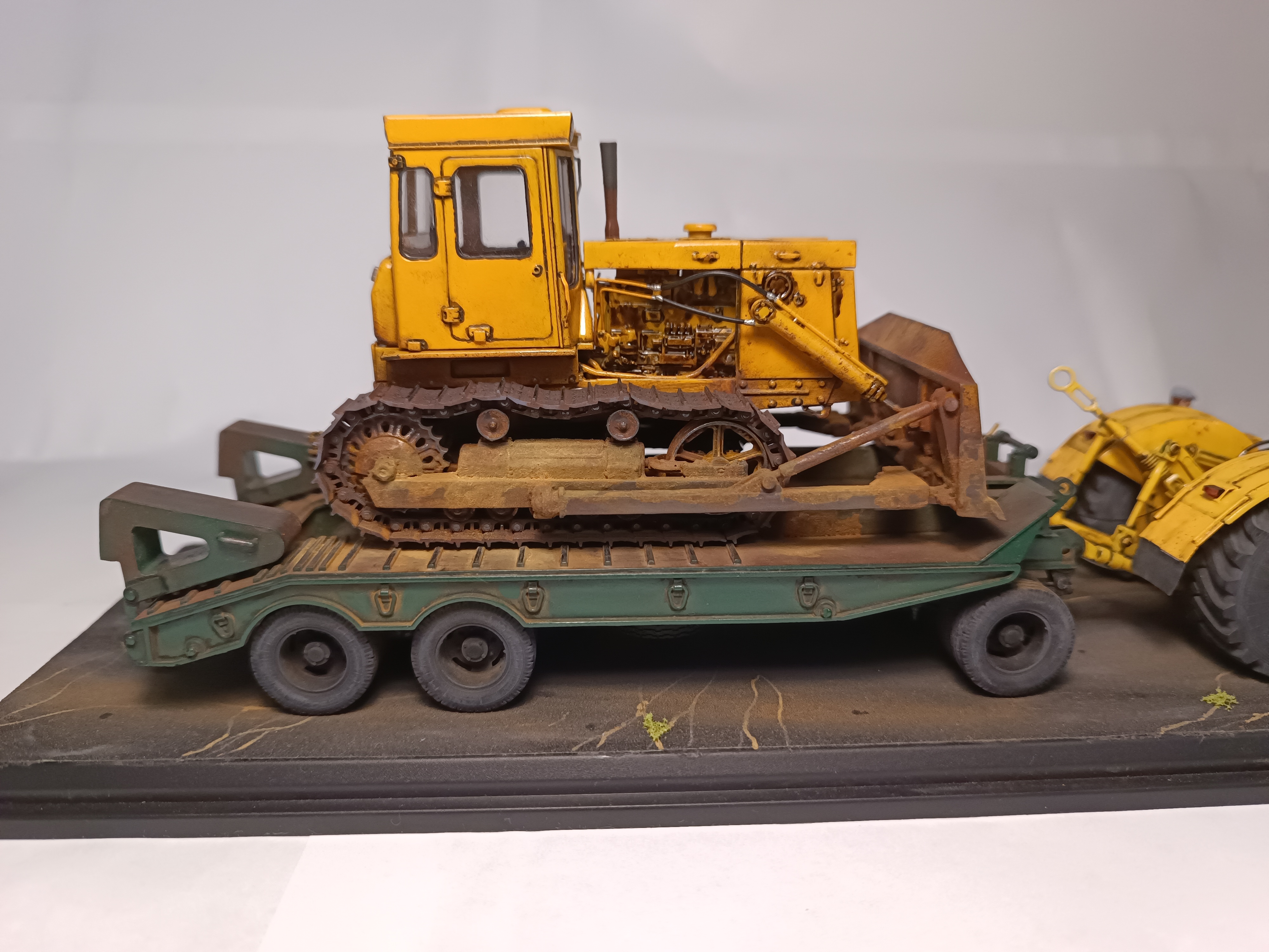 К-701 с тралом ЧМЗАП-5208