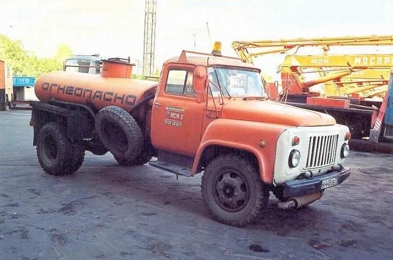 Маслозаправщик АТЗ 2.4 на базе ГАЗ-52