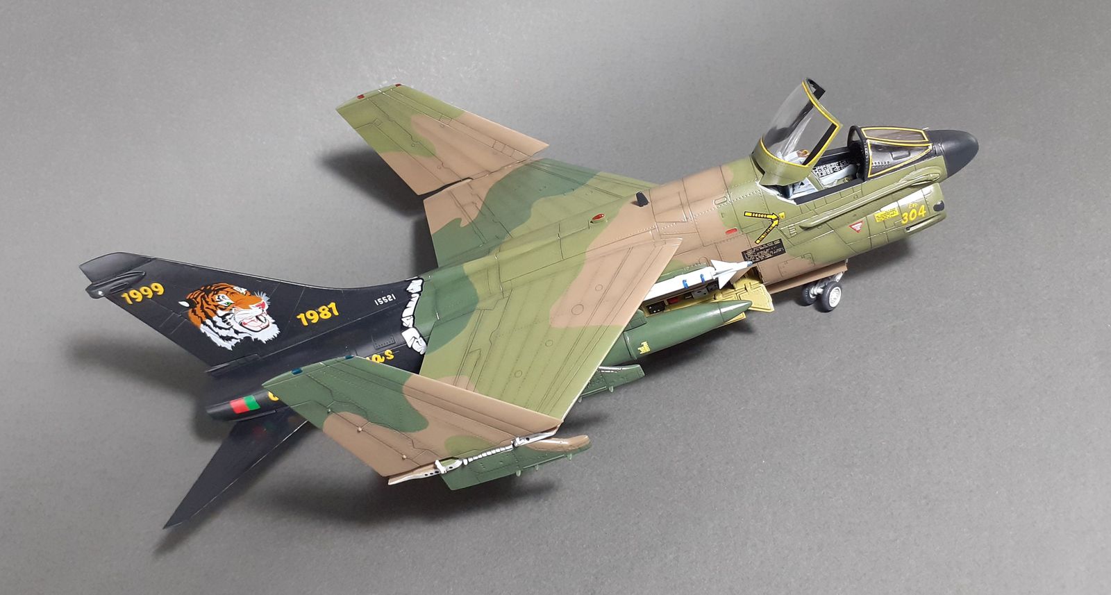 LTV A-7P Corsair II (обр. 1981) (304Sqn. Magnificos, Portugal - Air Force, июль 1999) (FAP-15521)