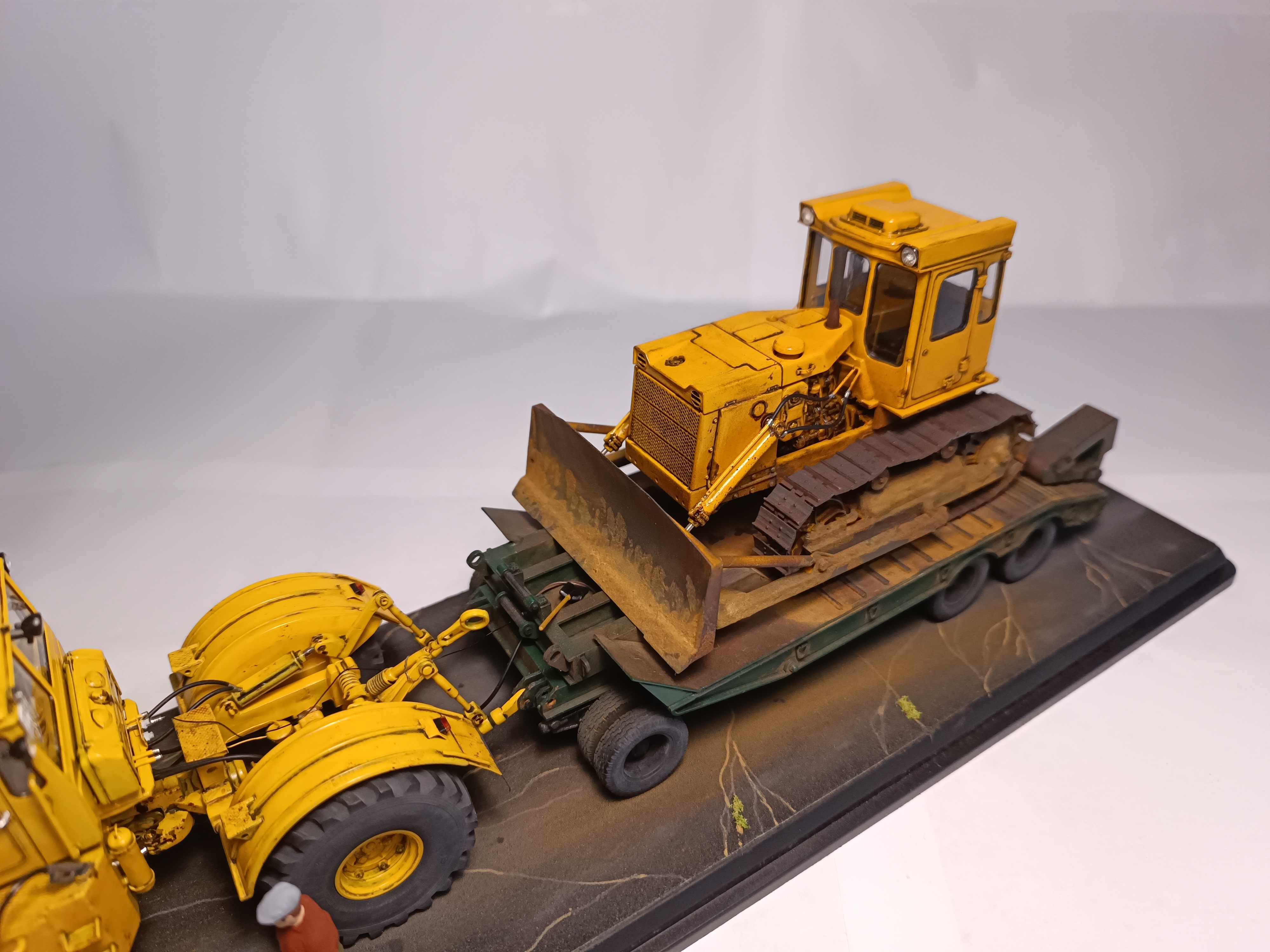 К-701 с тралом ЧМЗАП-5208