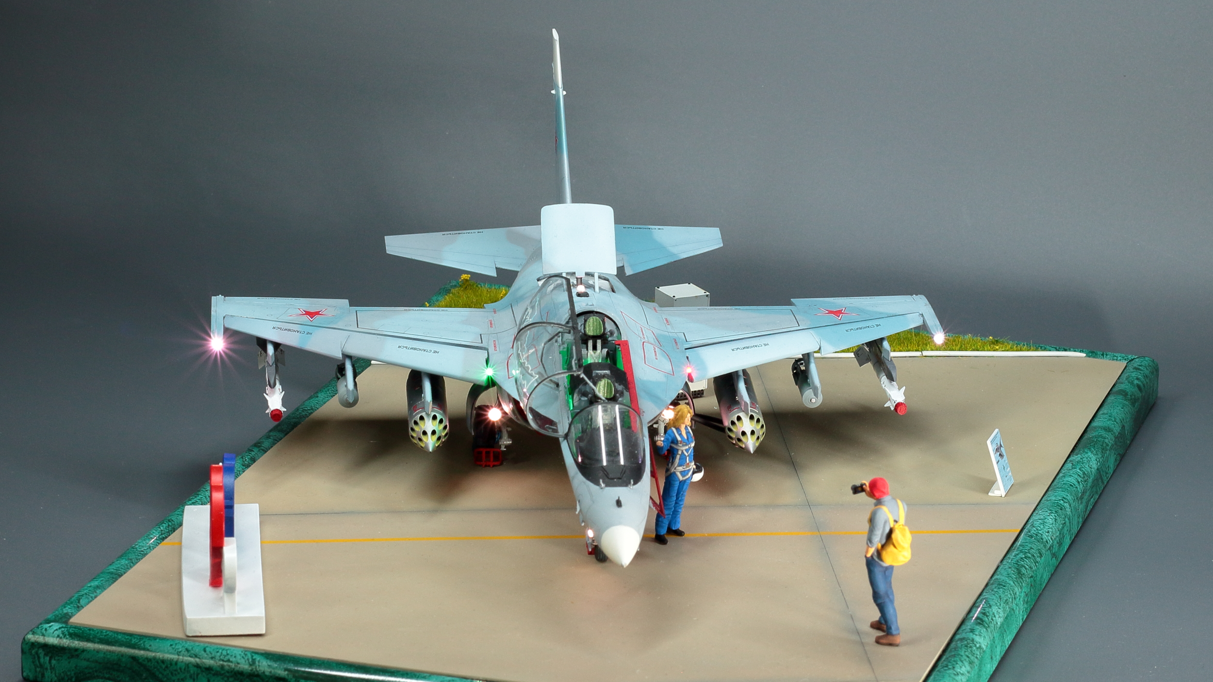 Як-130 на выставке МАКС