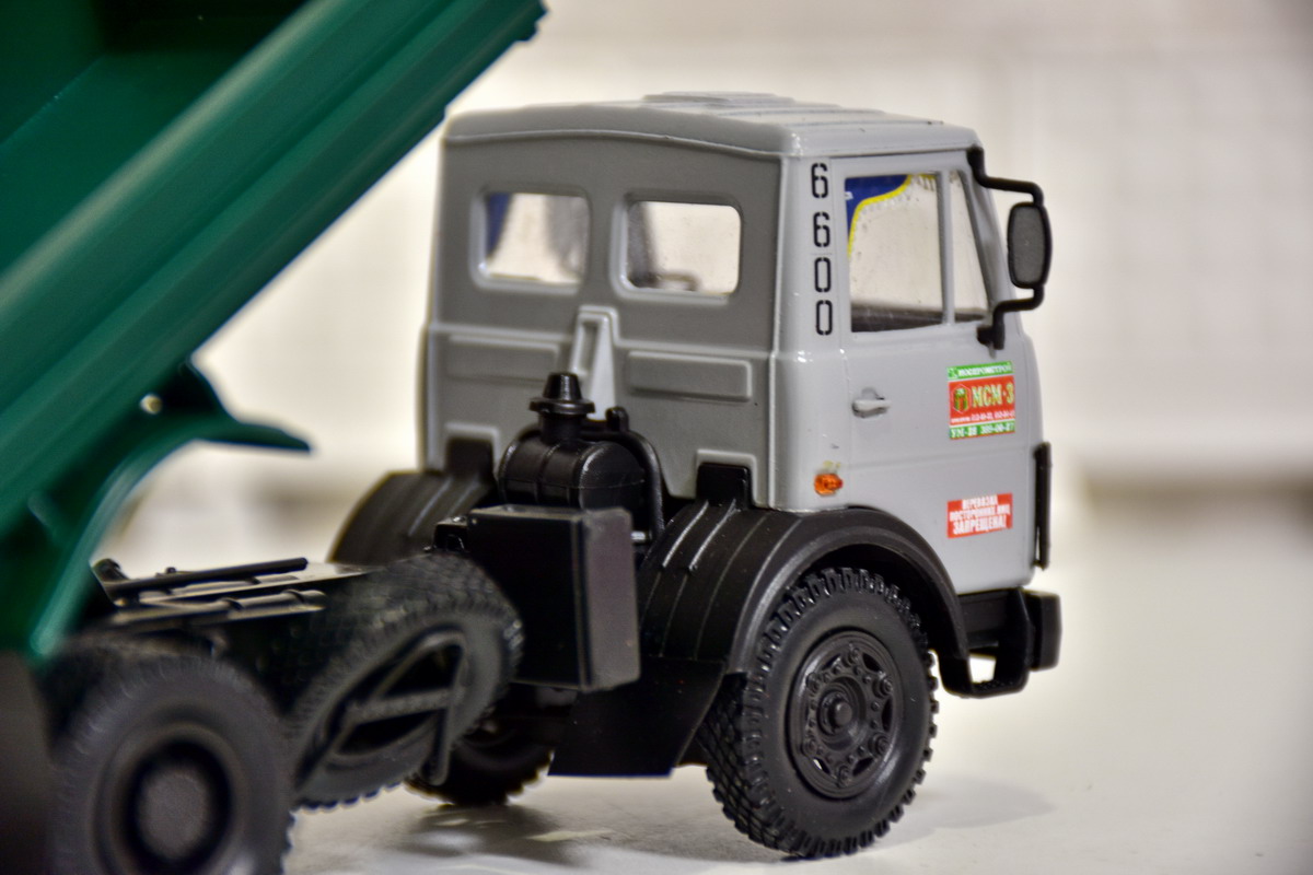 Самосвал МАЗ-5551