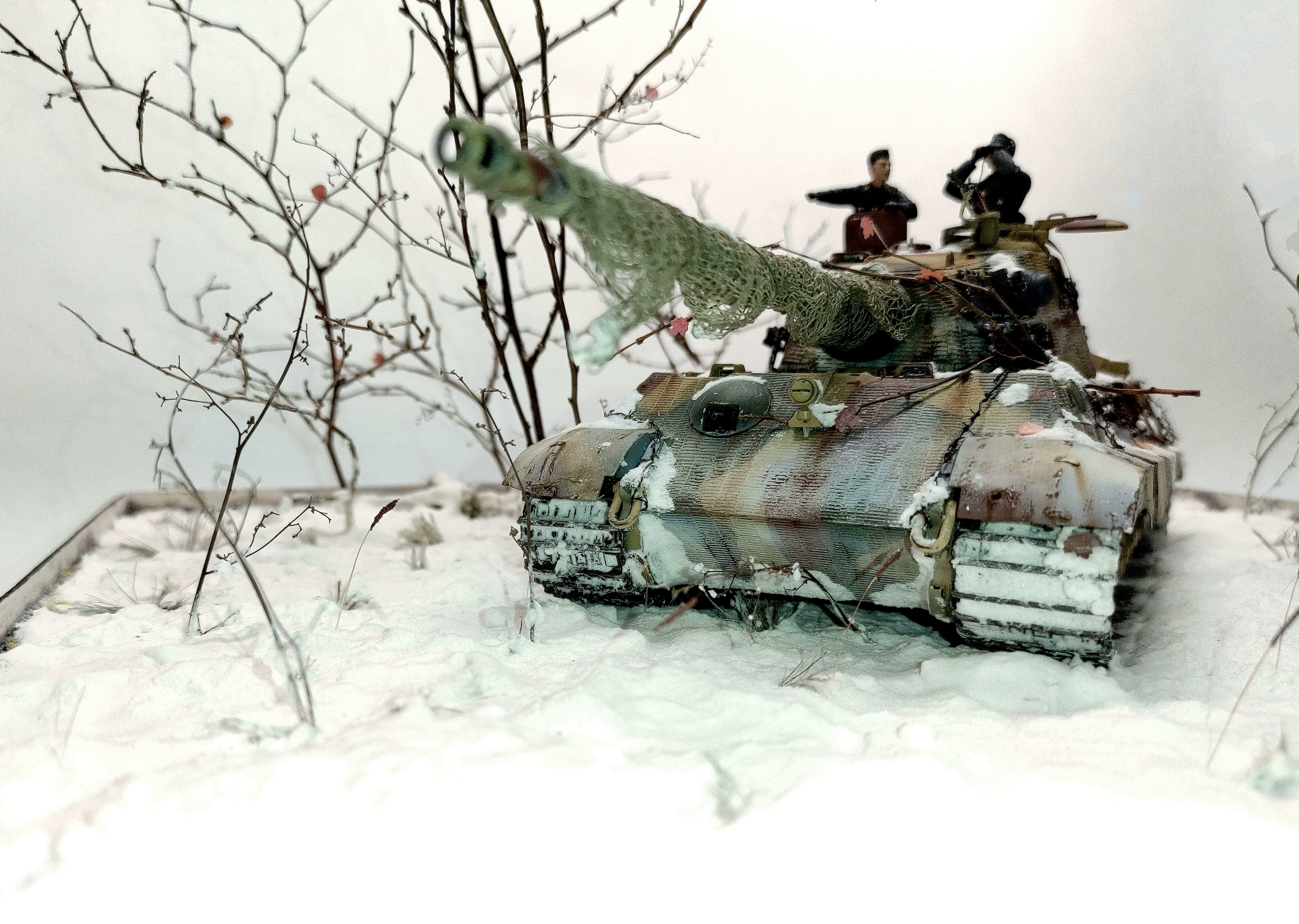 Зимняя диорамка с Королевским Тигром