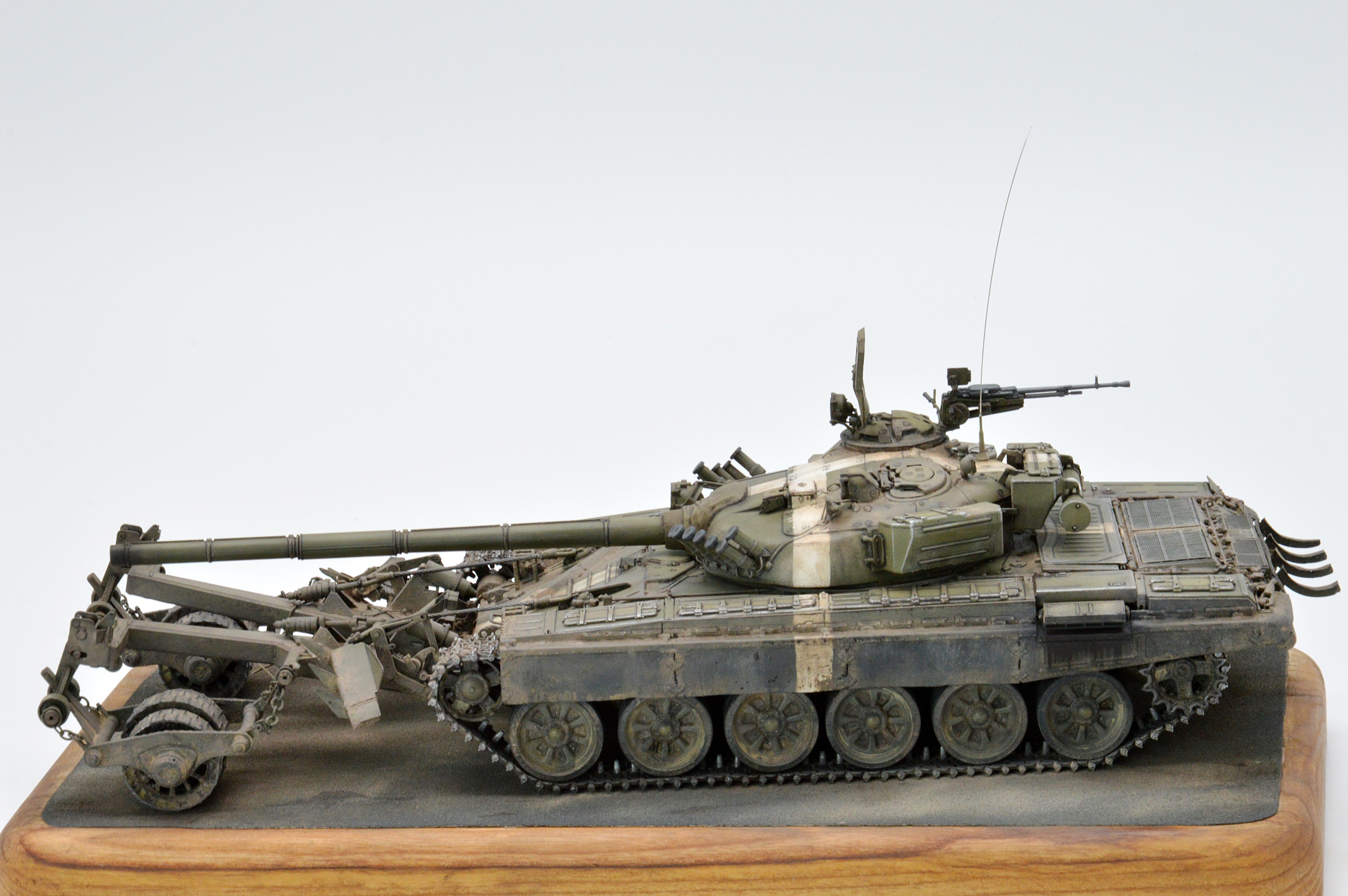 Т-72А с КМТ-7