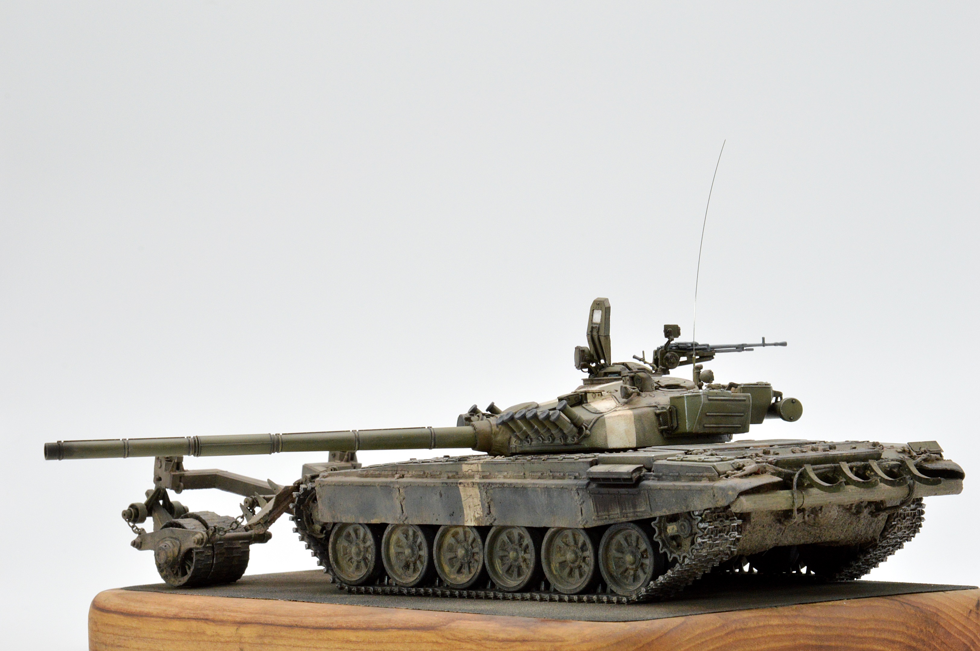 Т-72А с КМТ-7