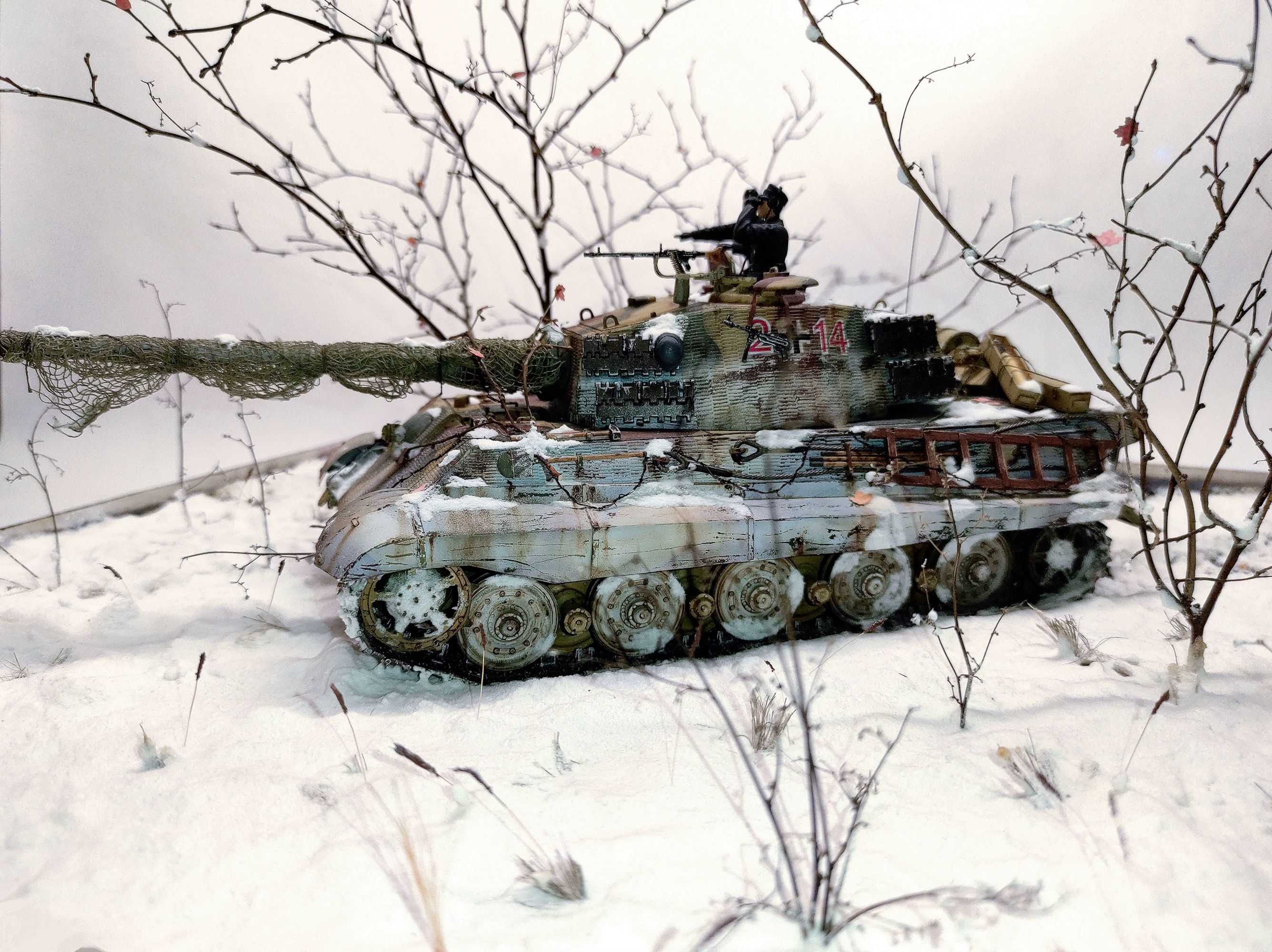 Зимняя диорамка с Королевским Тигром