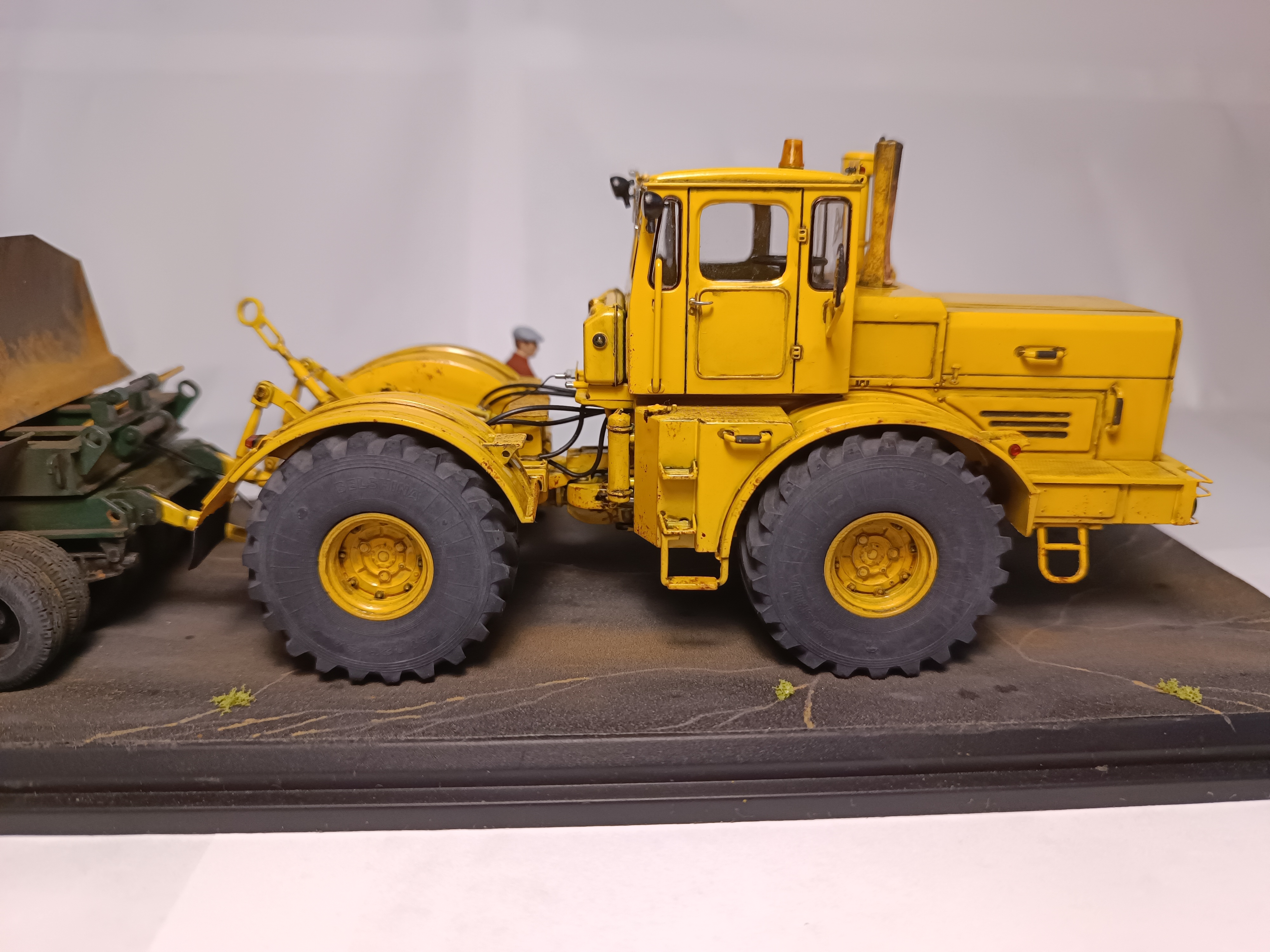 К-701 с тралом ЧМЗАП-5208