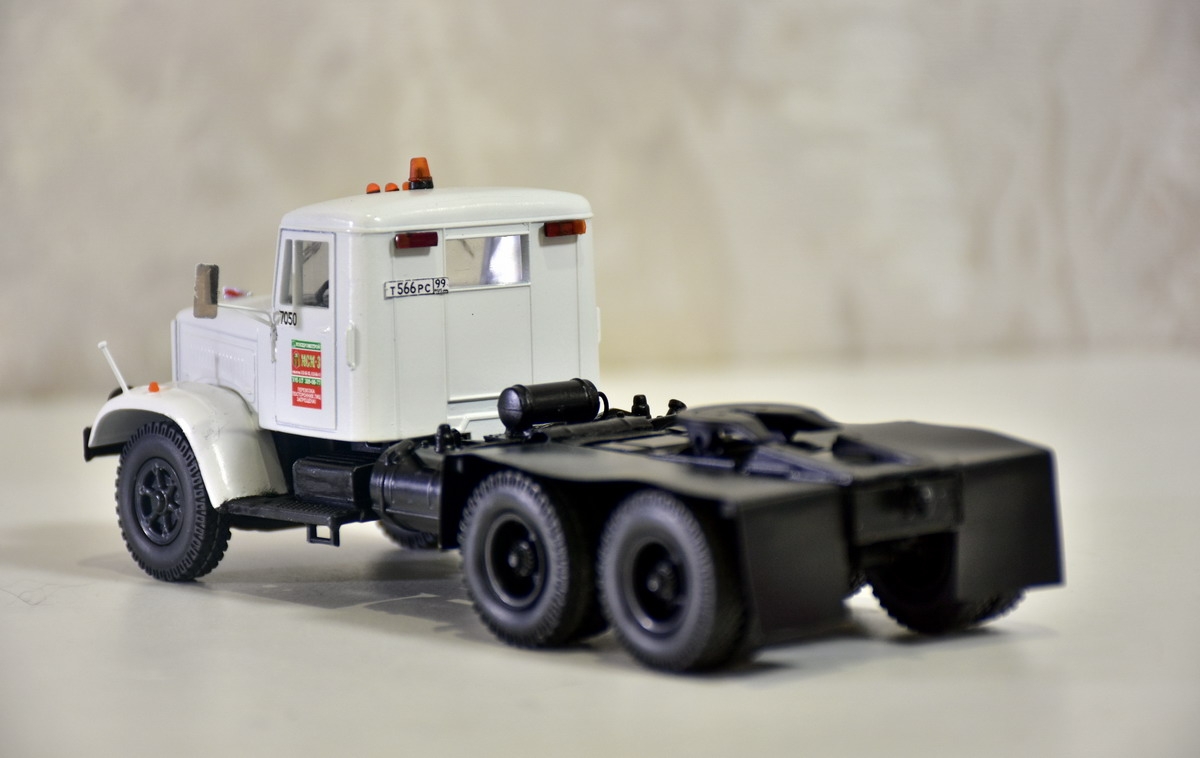 Седельный тягач КРАЗ-258Б1