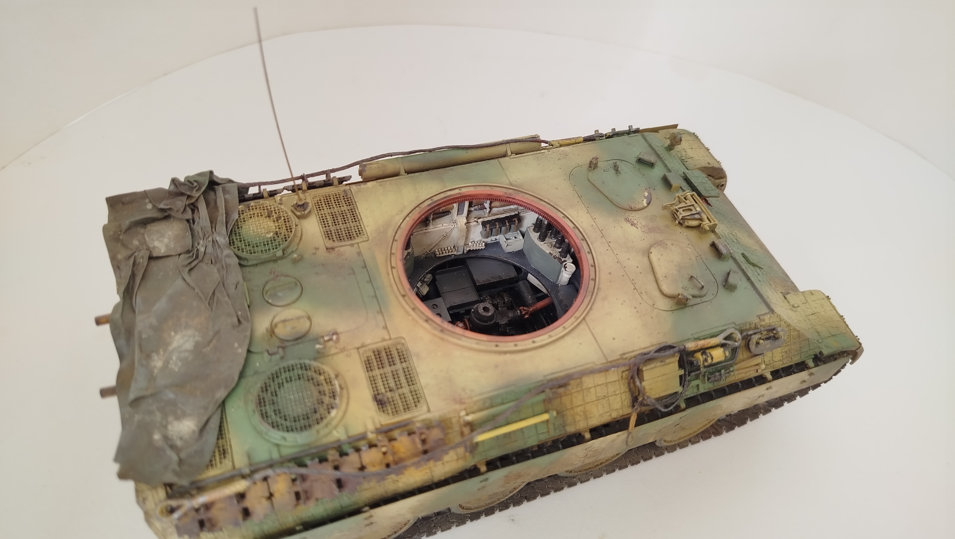 Pz. Kpfw. V Panther Ausf. D Sd. Kfz. 171 late production (full interior)