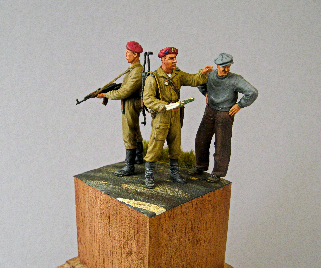 военнослужащие ВДВ СССР и гражданин ЧССР, 1968.