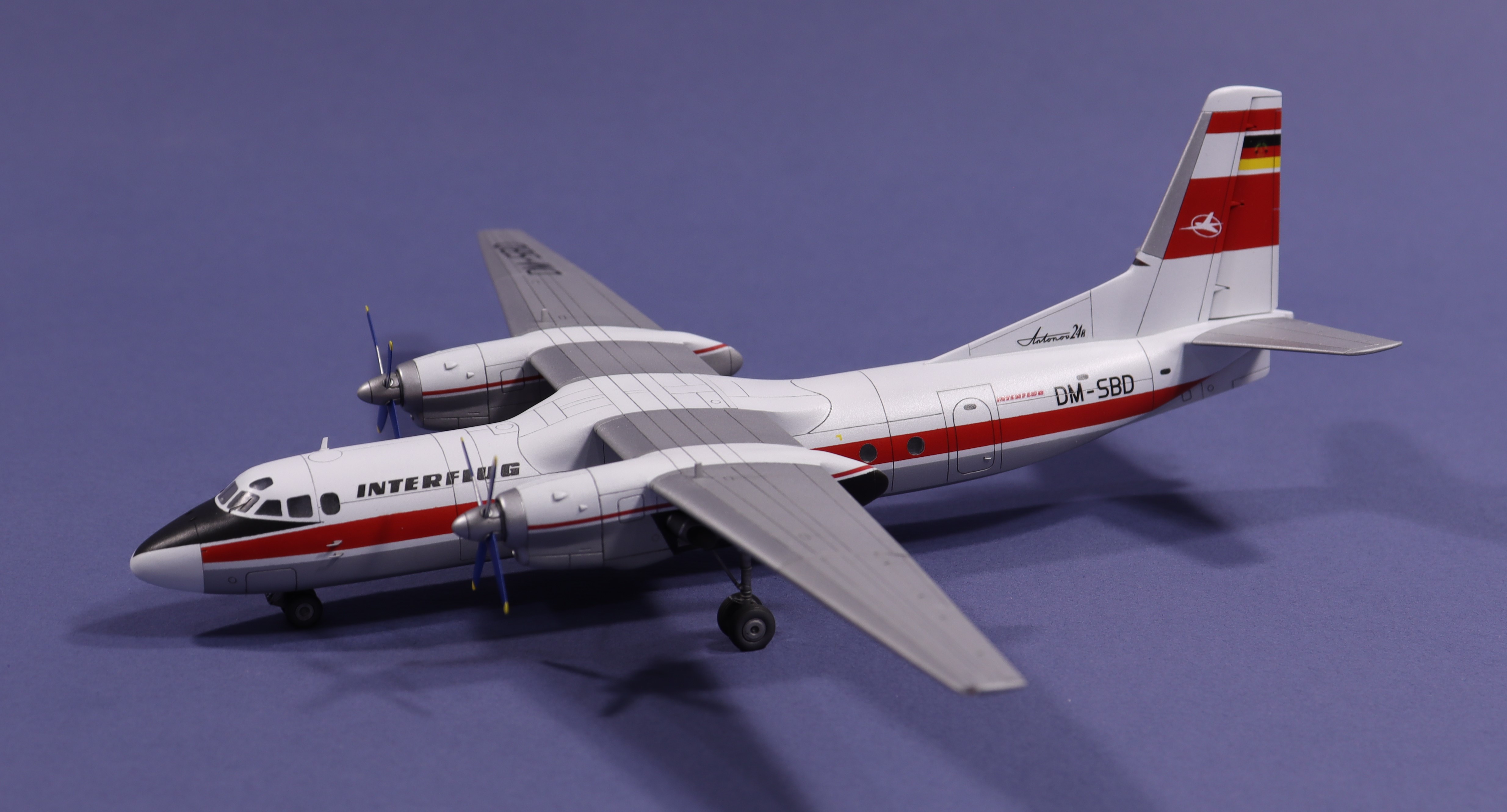 Ан-24Б INTERFLUG