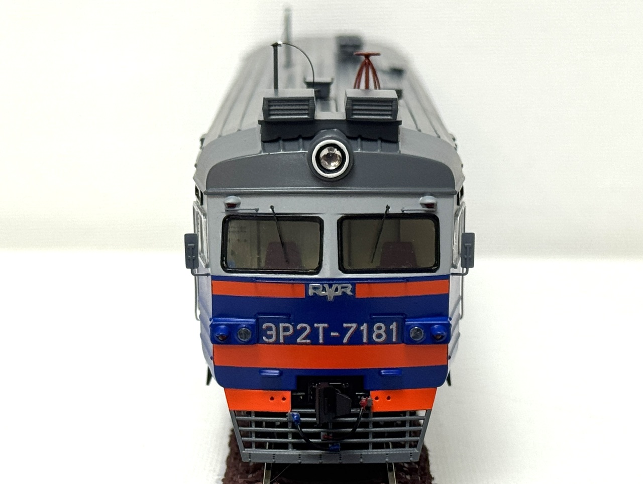 Головной вагон ЭР2Т-7181