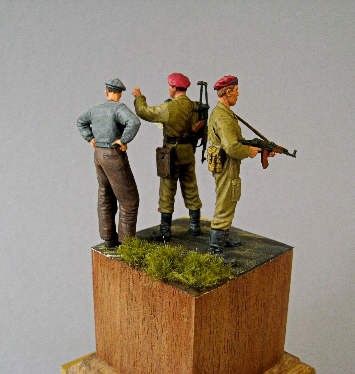 военнослужащие ВДВ СССР и гражданин ЧССР, 1968.
