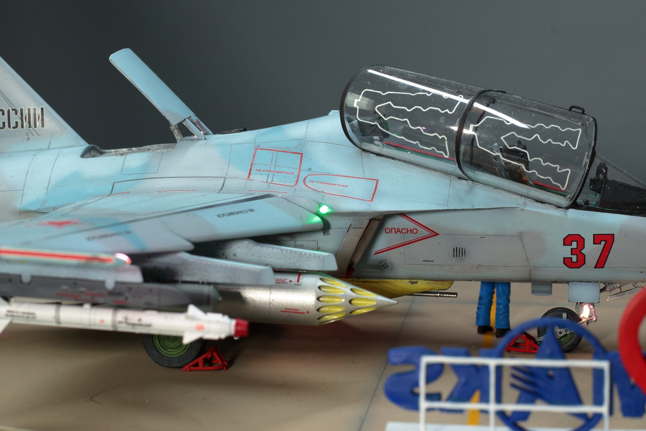Як-130 на выставке МАКС