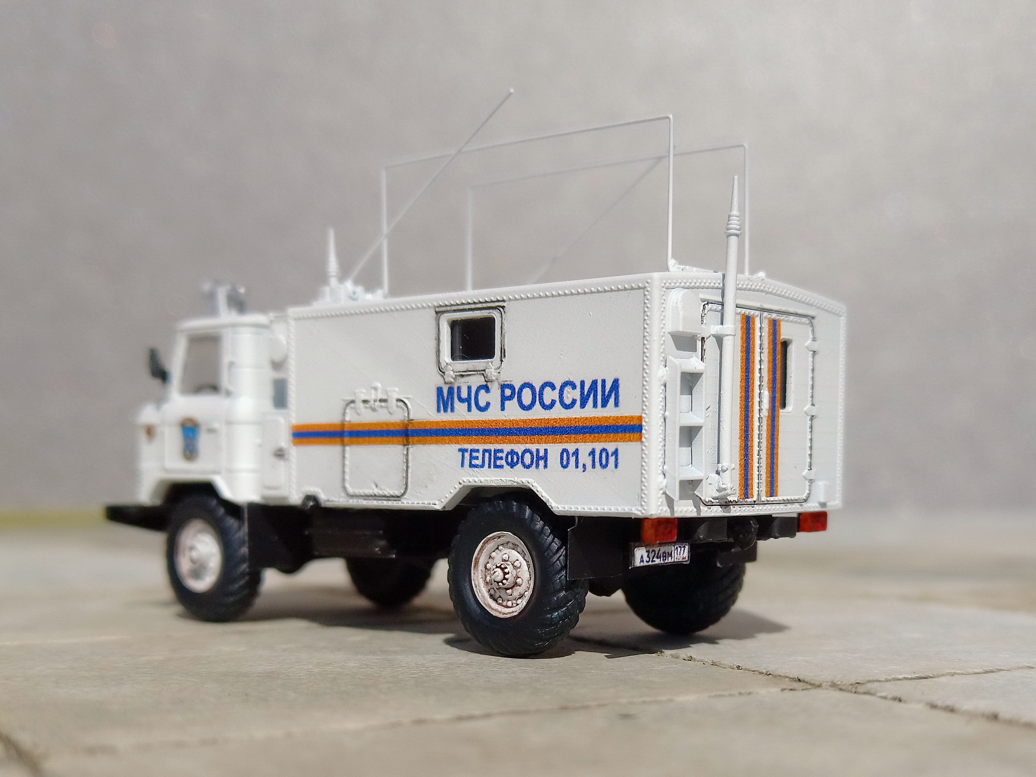 Командно-штабная машина  Р-142Н  (ГАЗ-66)