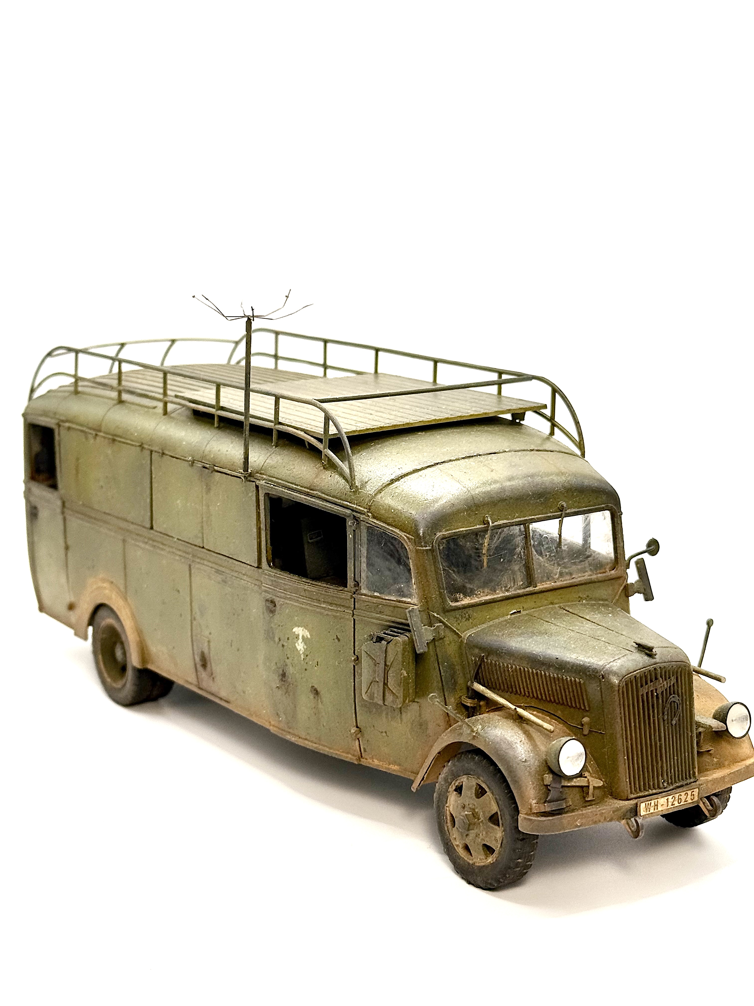 Opel 3.6-47 Blitz Omnibus Stabswagen