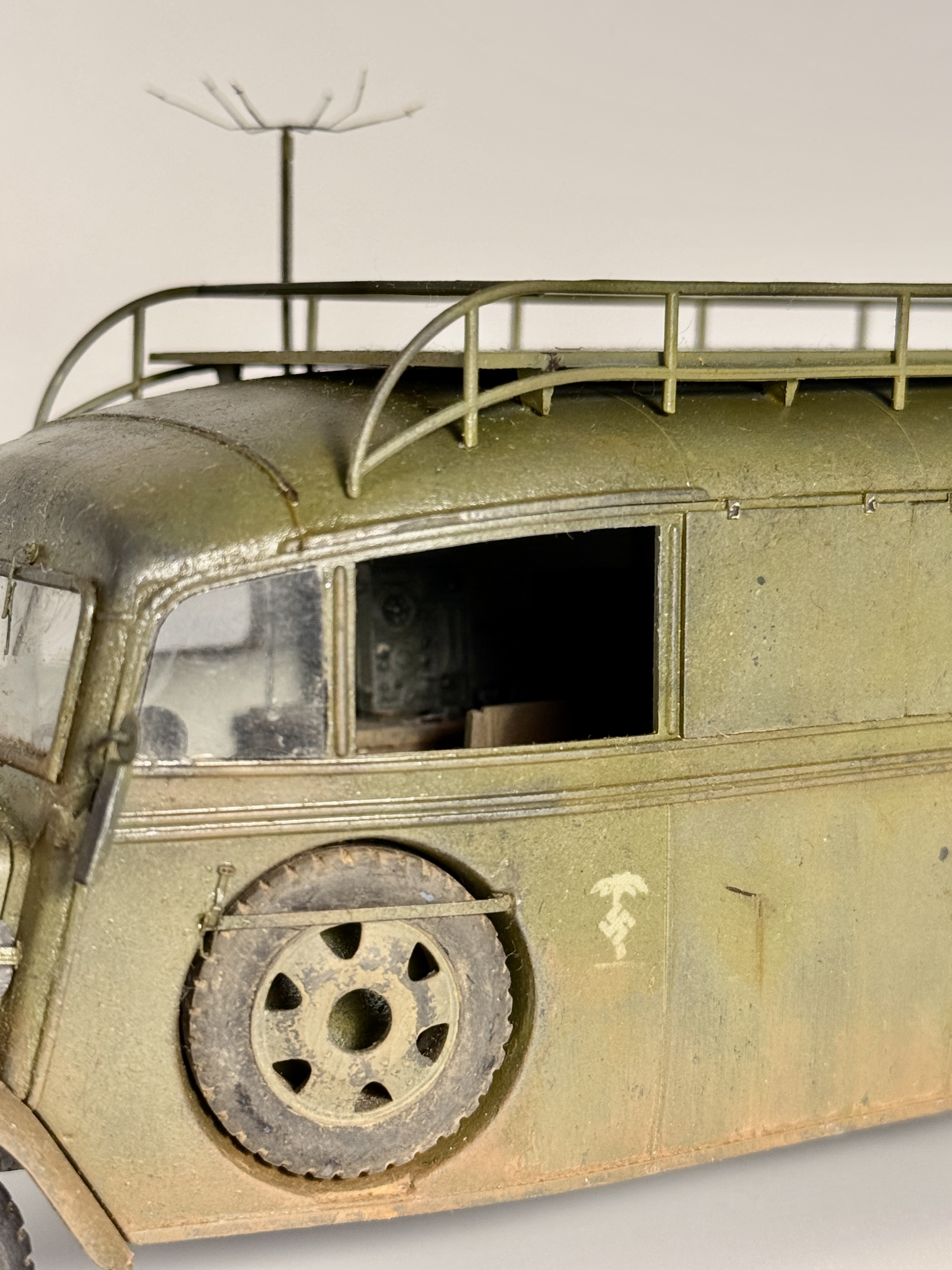 Opel 3.6-47 Blitz Omnibus Stabswagen