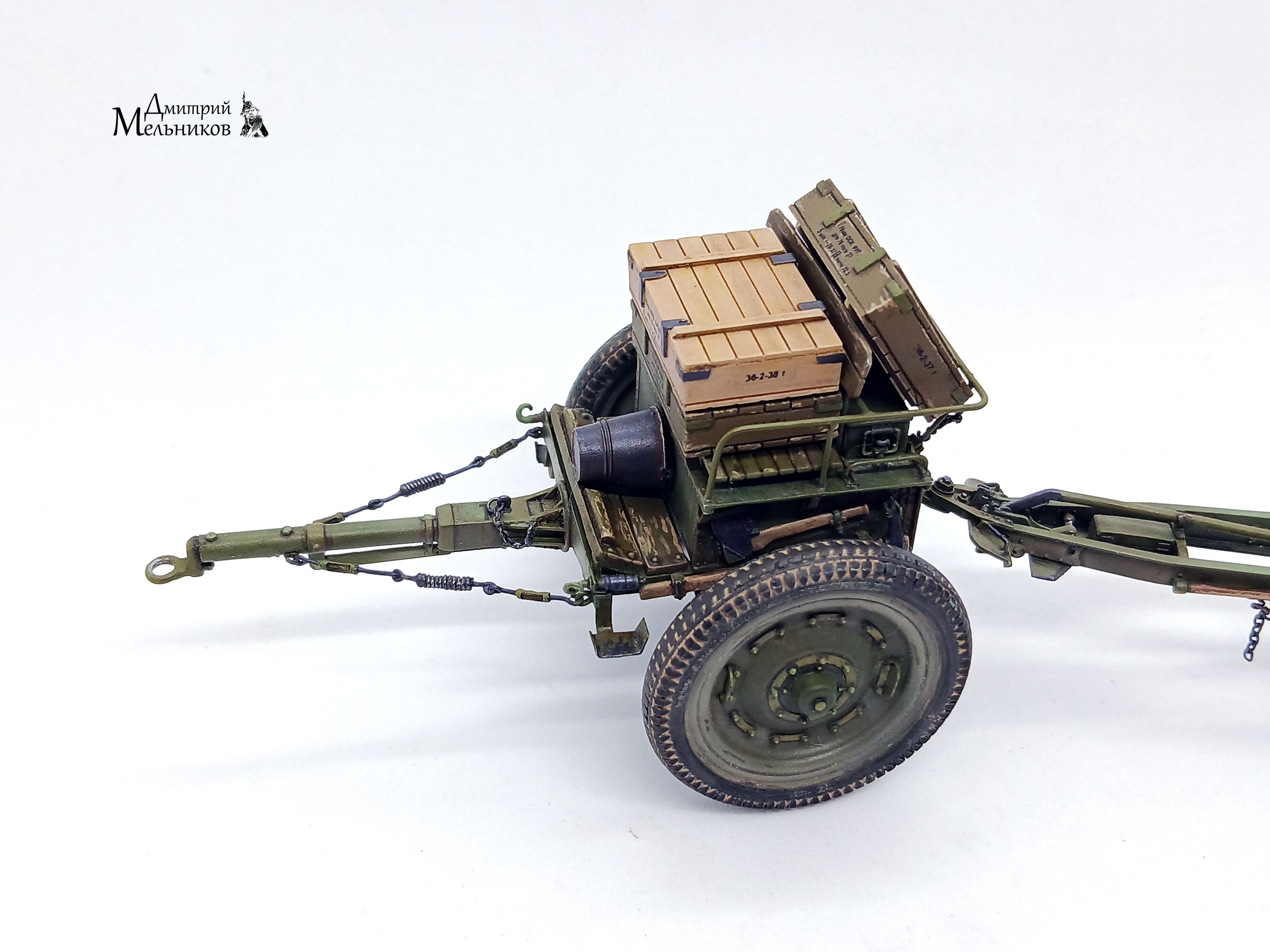 76-мм полковая пушка обр. 1927 года в походном положении с передком обр. 1938 года.