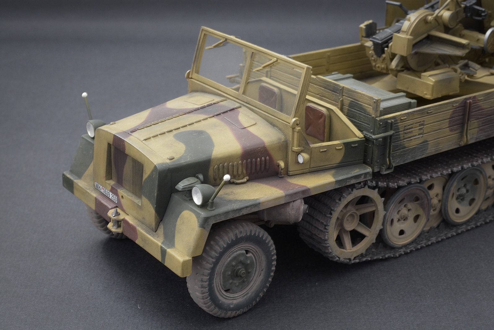 Тяжелый тягач sWS c 37-мм зенитной пушкой FlaK.43