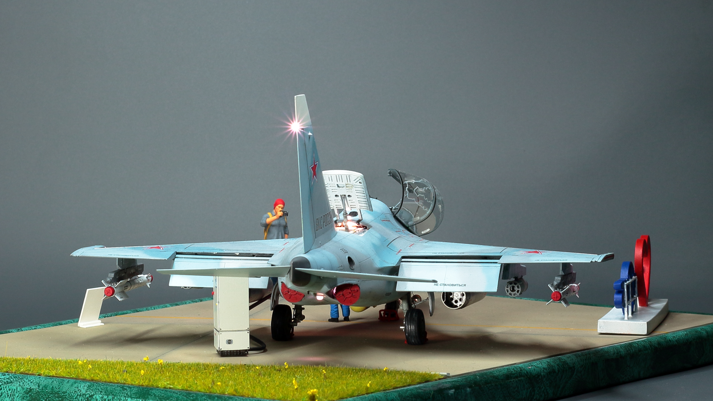 Як-130 на выставке МАКС