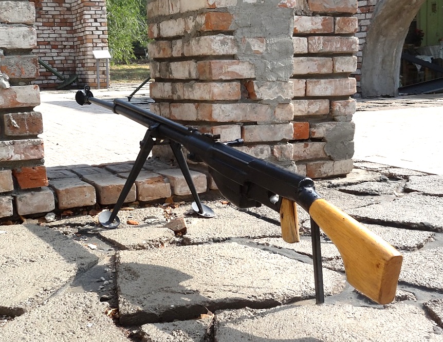 Советское противотанковое ружьё системы Симонова образца 1941 года (ПТРС-41).