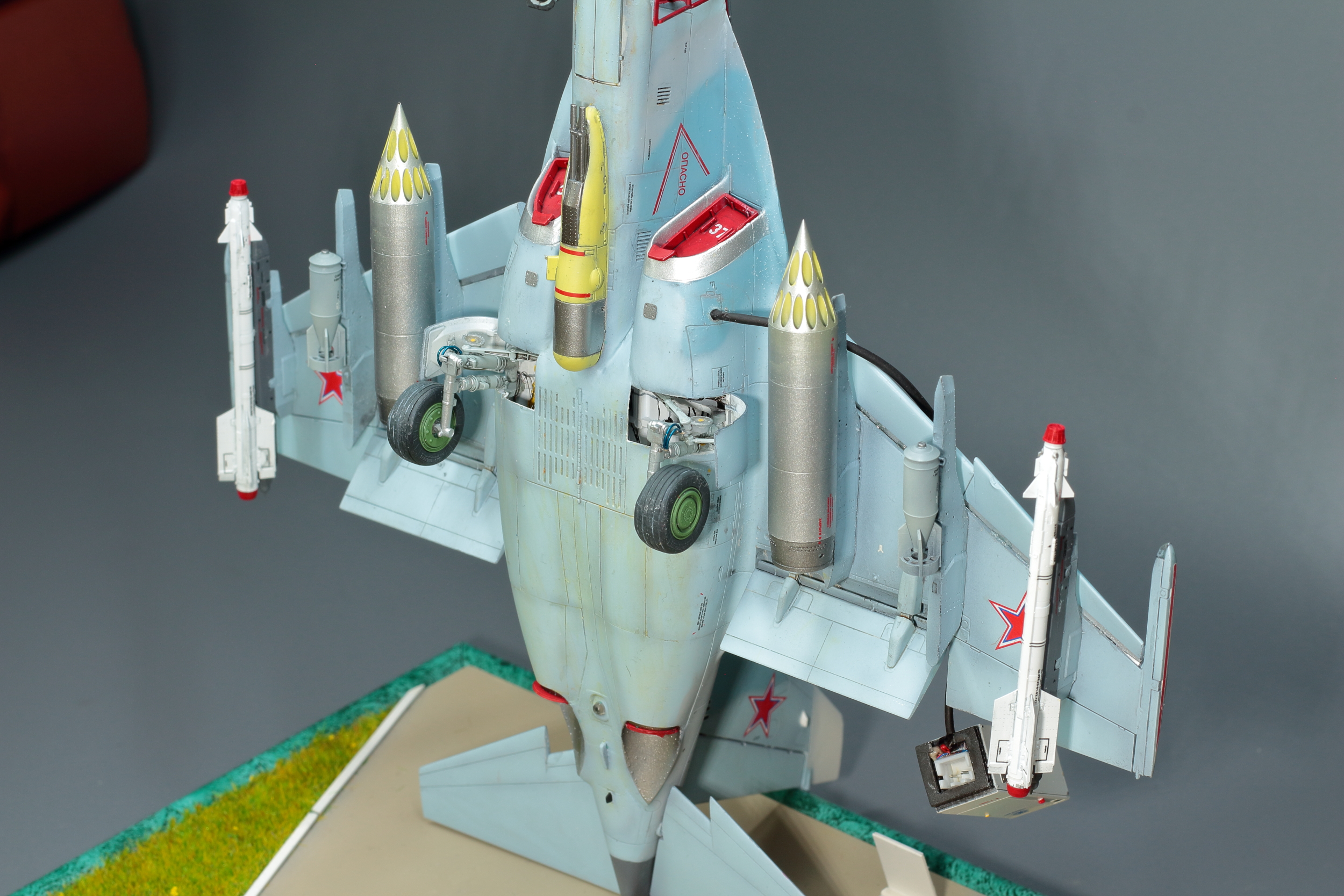 Як-130 на выставке МАКС