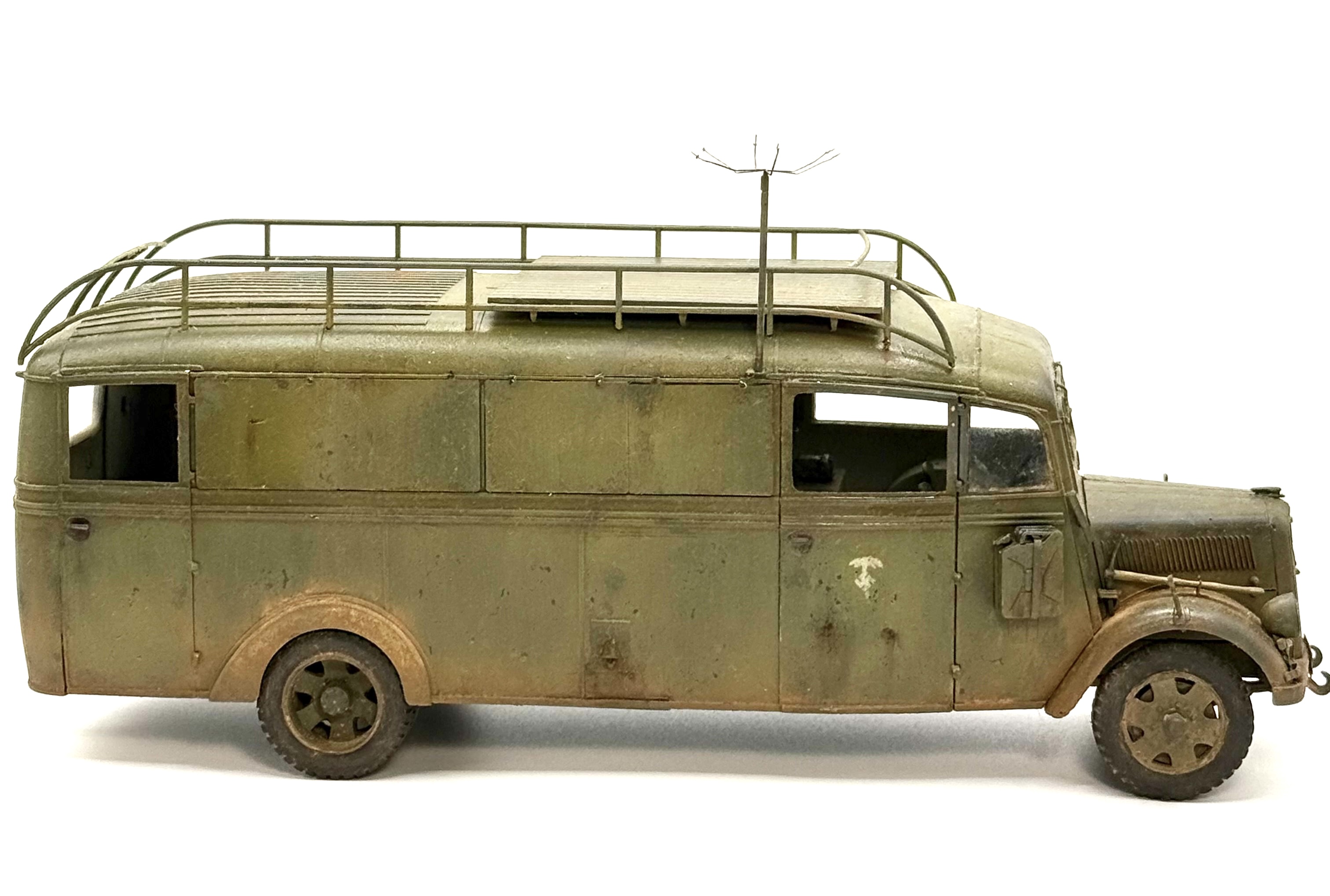 Opel 3.6-47 Blitz Omnibus Stabswagen