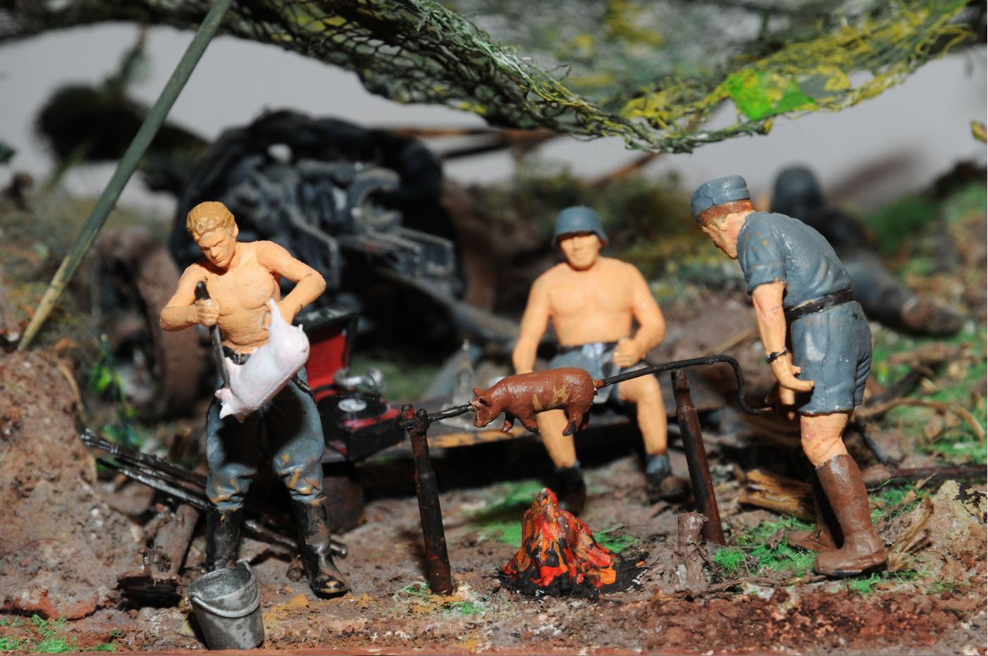 За наших поросят!