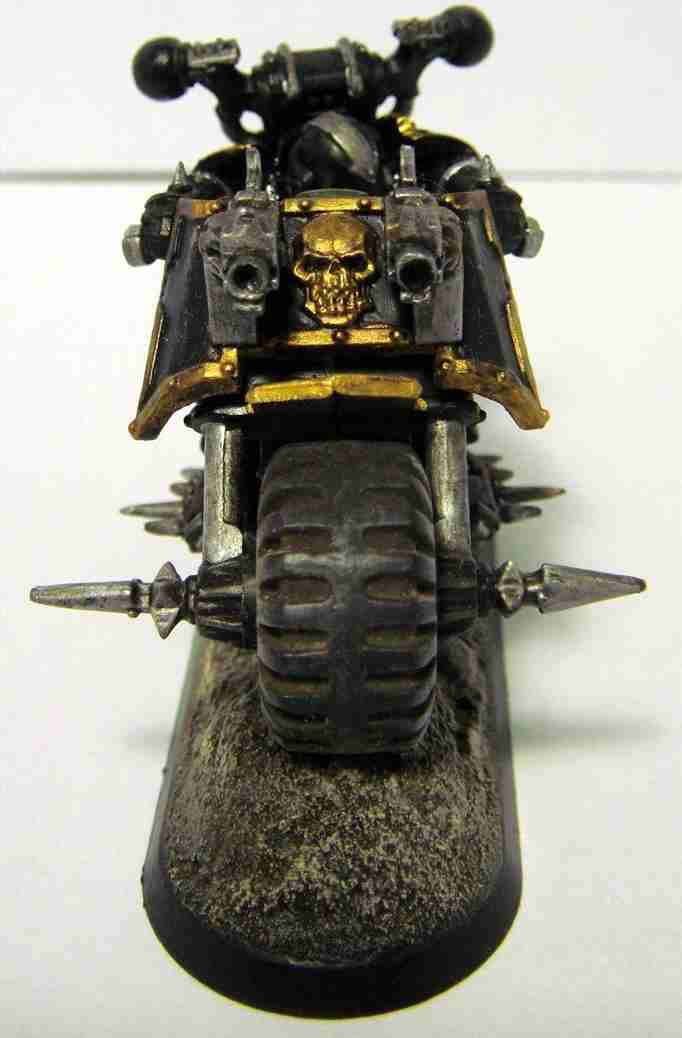Мотоциклист хаоса (Chaos space marine biker)