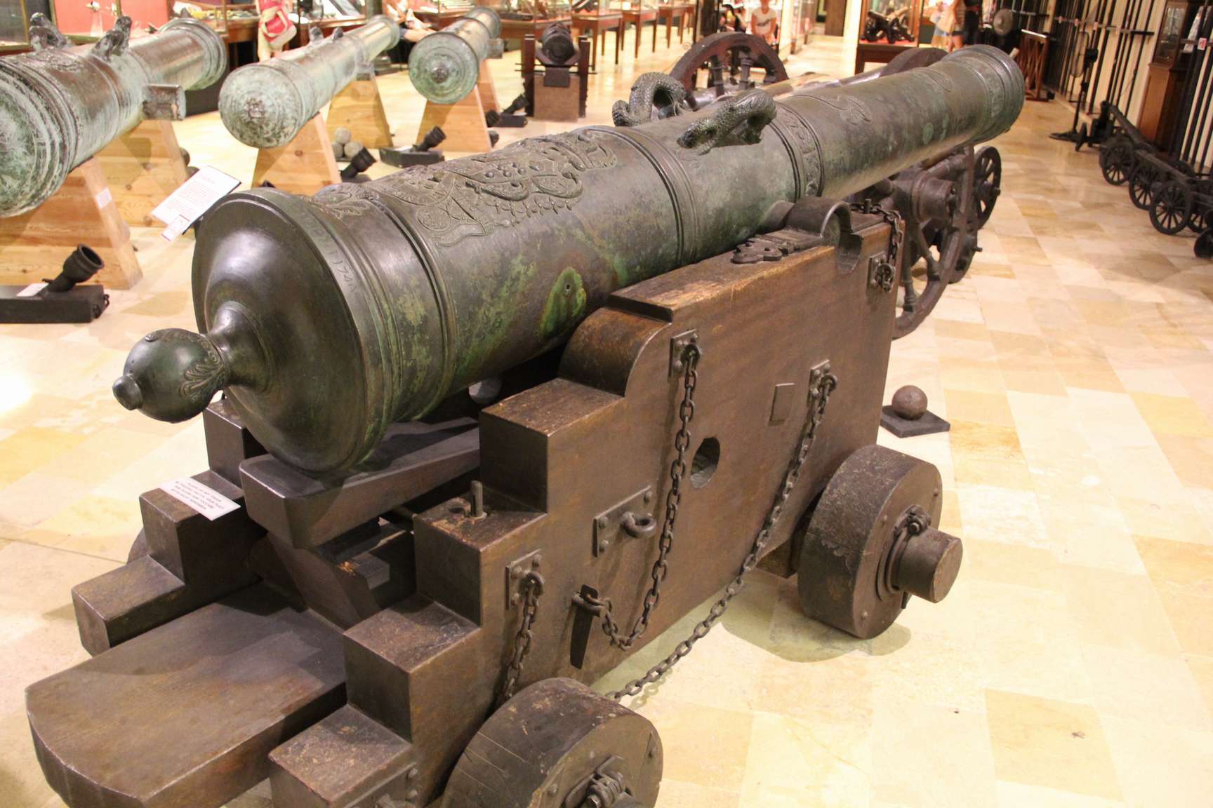 Сушка пушка. Лафет пушки 17 века. Корабельная мортира 17 века. 36 Фунтовая Корабельная пушка.
