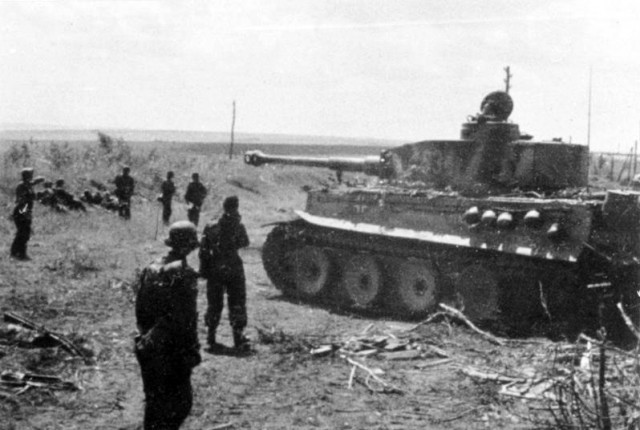 Bundesarchiv_Bild_101III-Groenert-019-21_Schlacht_um_Kursk_Panzer_VI_Tiger_I-640x430.jpg