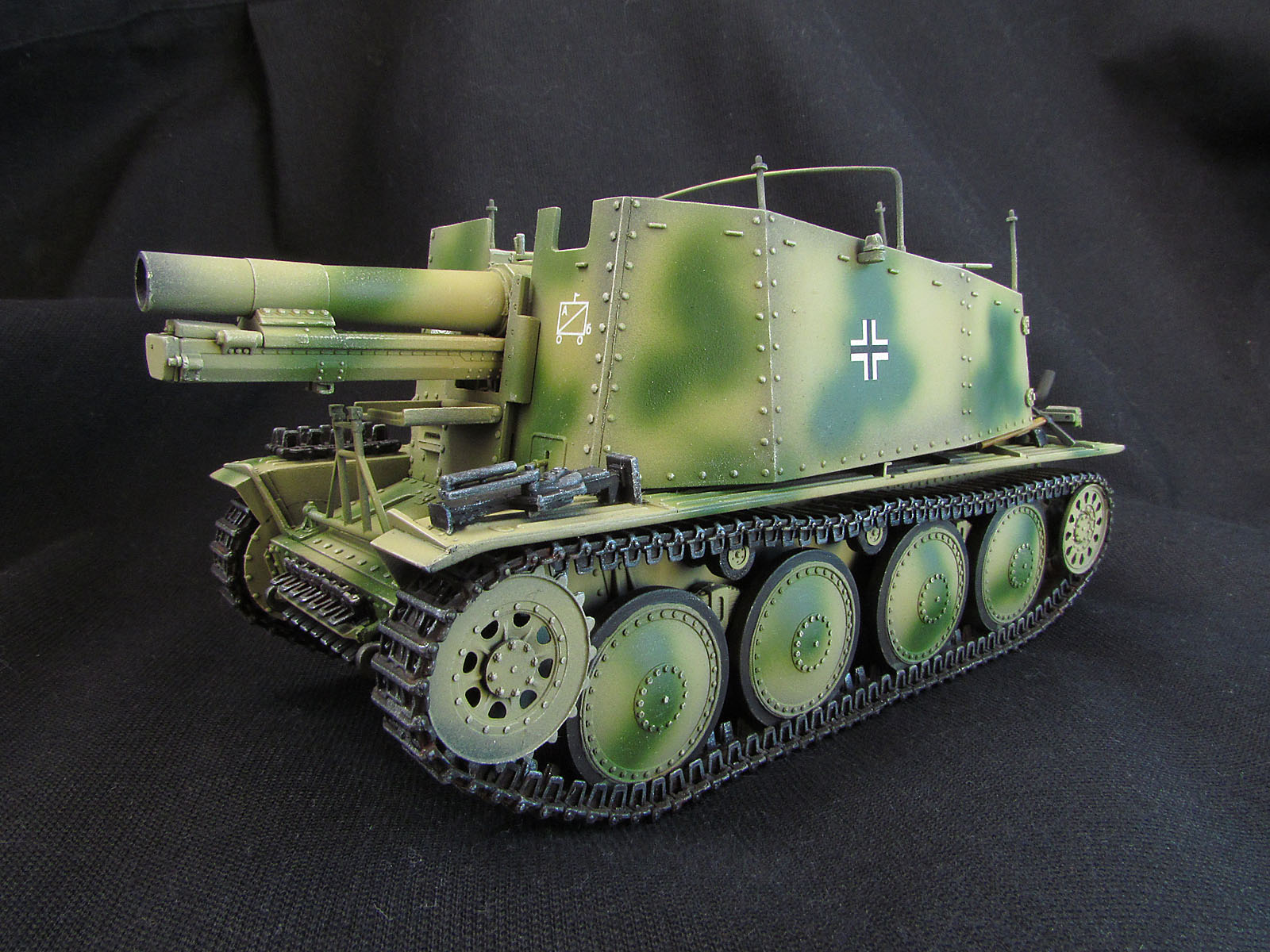 Sd.Kfz.138/1 Geshutzwagen 38H fur Sig33