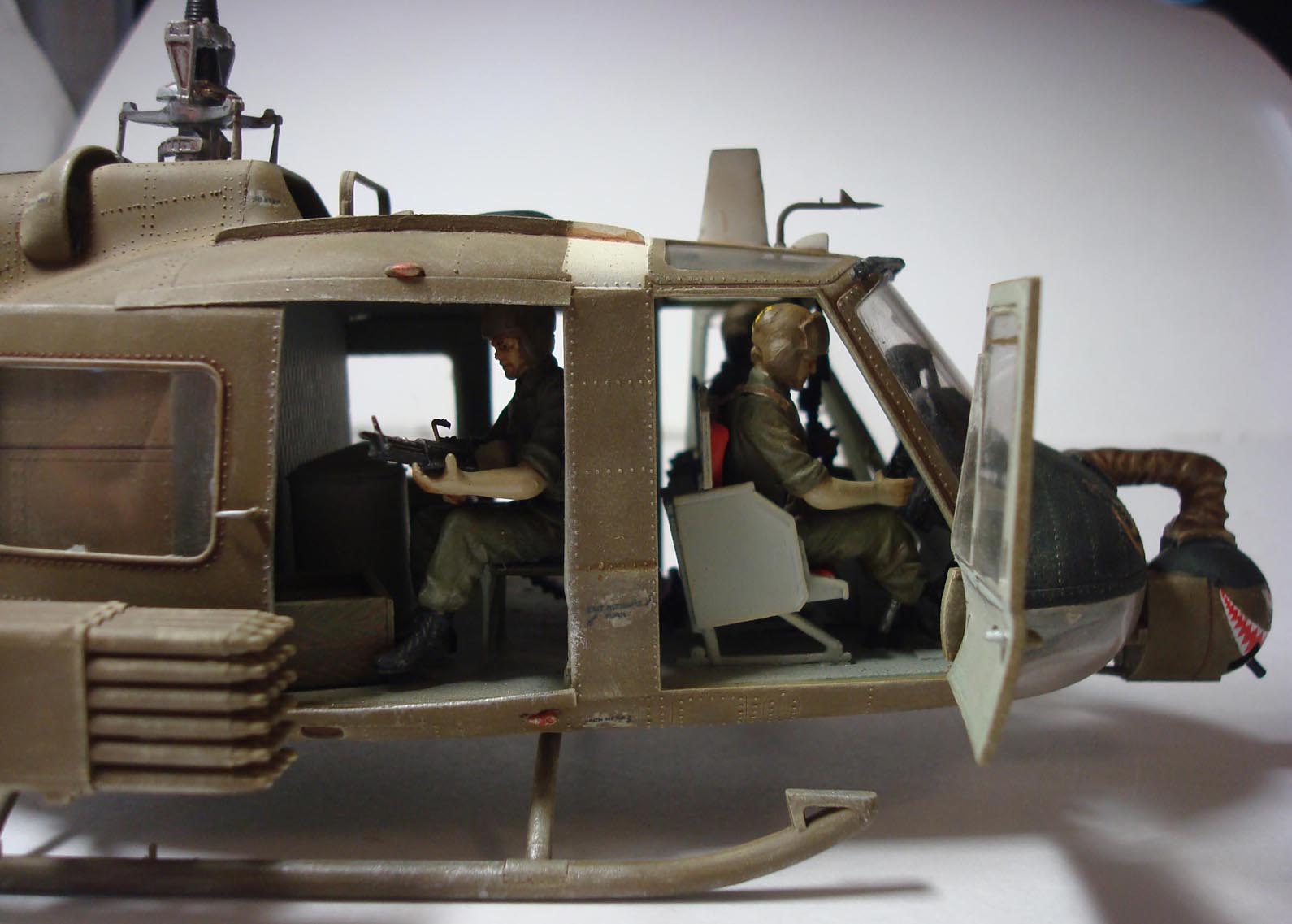 UH-1 Huey от Academy