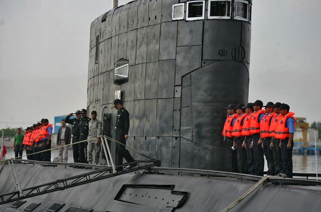 Islamic_Republic_of_Iran_Navy_(IRIN)_Kilo_naval_diesel-electric_submarineProject_636_Varshavyanka_Project_877_Paltus_(Turbot)_anti-shipping_and_anti-submarine_operations_exercise_fired_misile_teropedo_(1).jpg