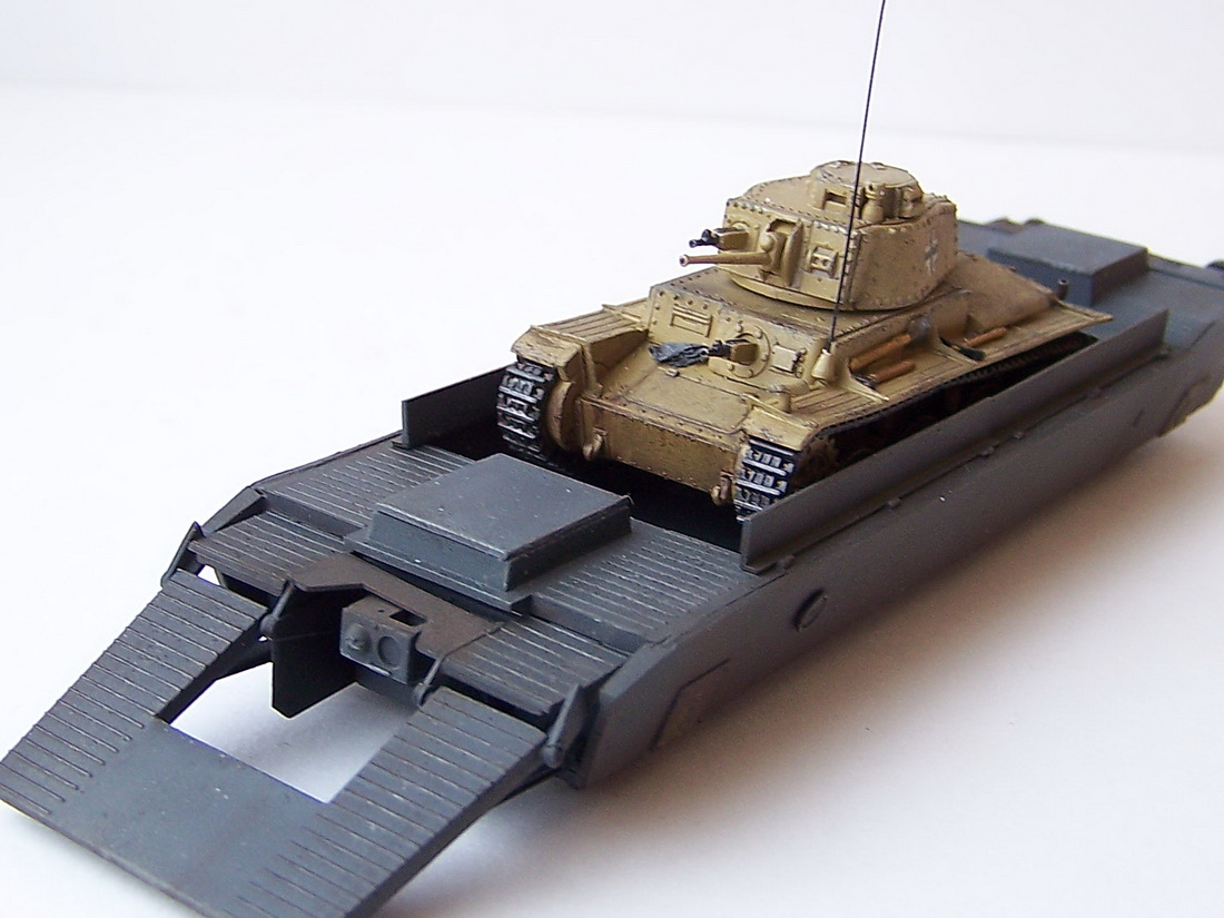 Железнодорожная платформа с танчиком Pz. Kpfw. 38 (t) Ausf. G