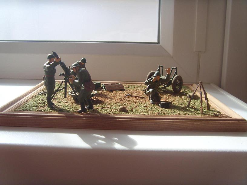 Советский 120-мм миномёт с расчётом.