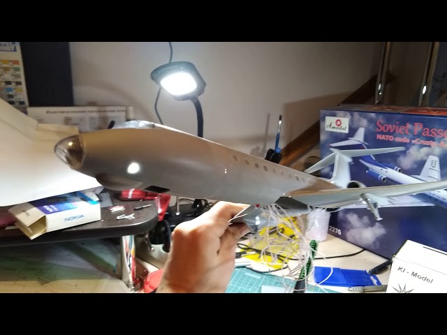 KI-Model Подсвечиваем Ту-134 в 72 масштабе. видео 1