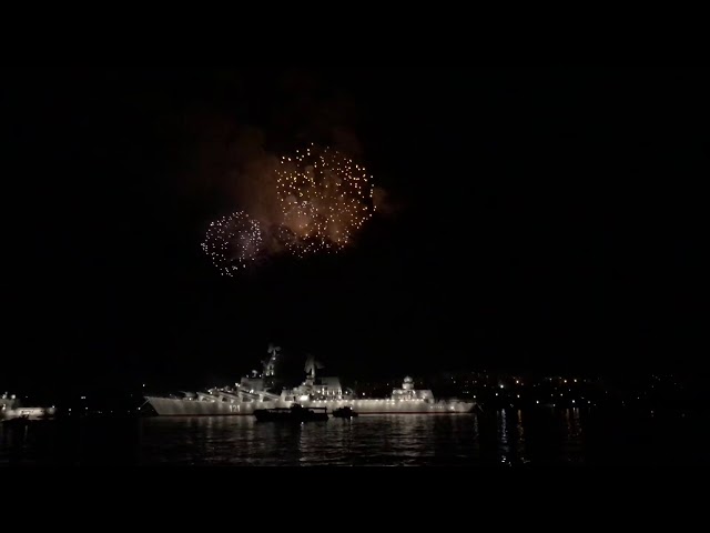 Праздничный салют в честь дня ВМФ России. Севастополь 2018.