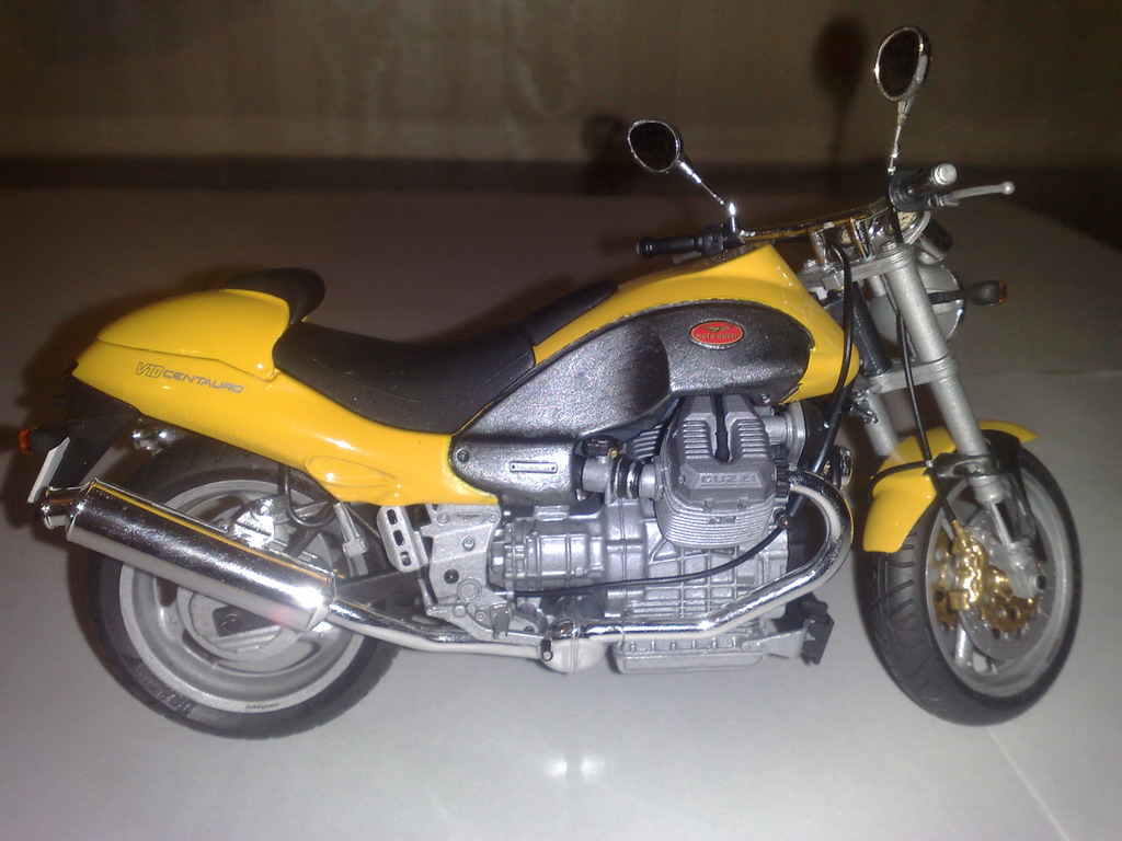 Tamiya Moto Guzzi V10 Centauro в масштабе 1:12.