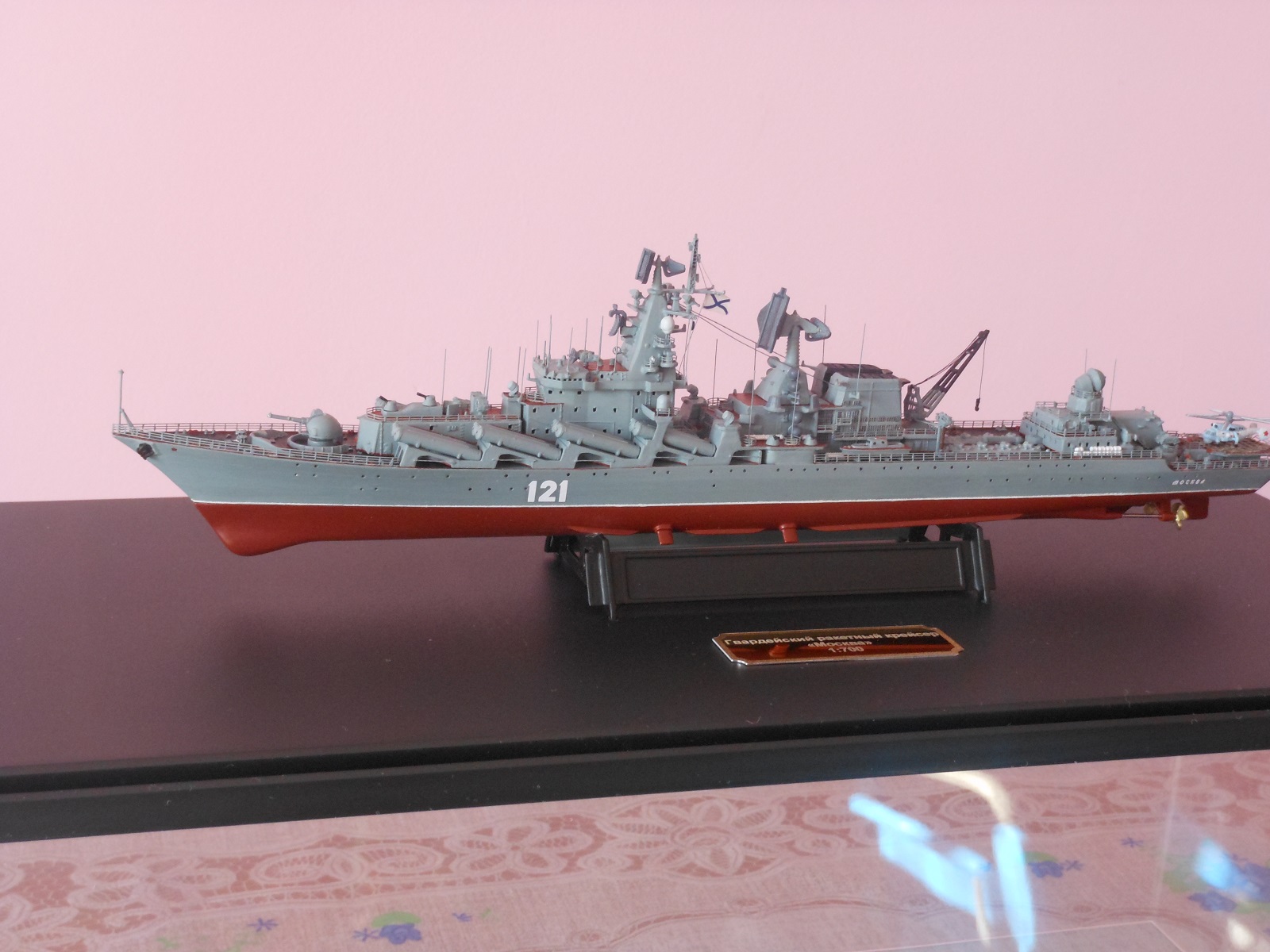Гвардейский ракетный крейсер "Москва" 1:700 — Каропка.ру — стендовые ...