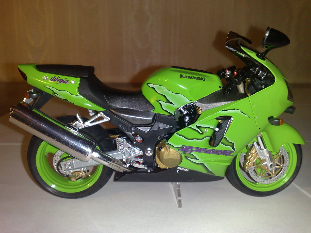 Tamiya Kawasaki Ninja ZX-12R в масштабе 1:12