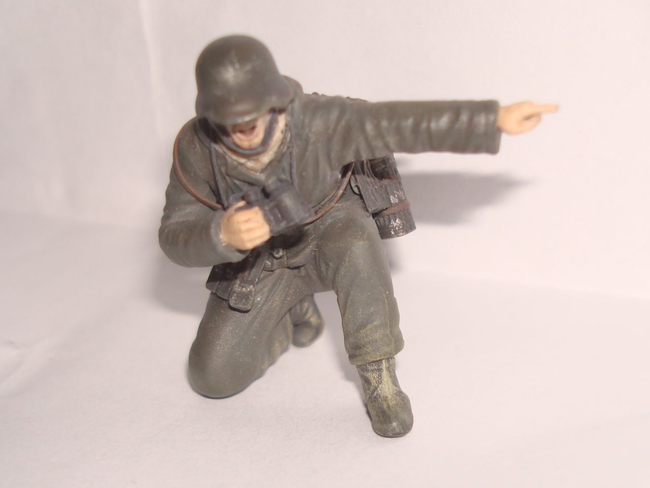 Один, не считая пушки и трех солдат (Командир расчета PaK 36)