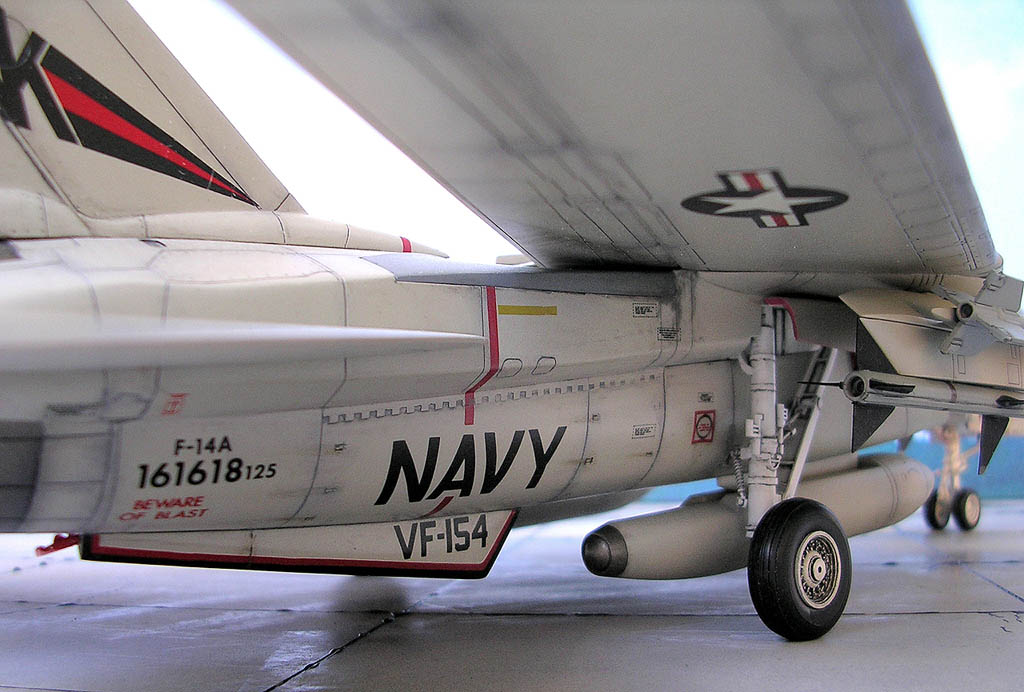 Grumman F-14A TOMCAT VF-154 "Black Knights"