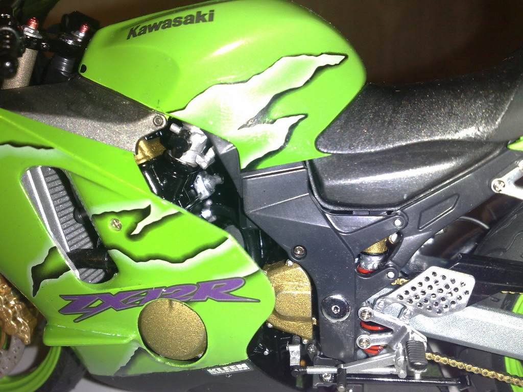 Tamiya Kawasaki Ninja ZX-12R в масштабе 1:12