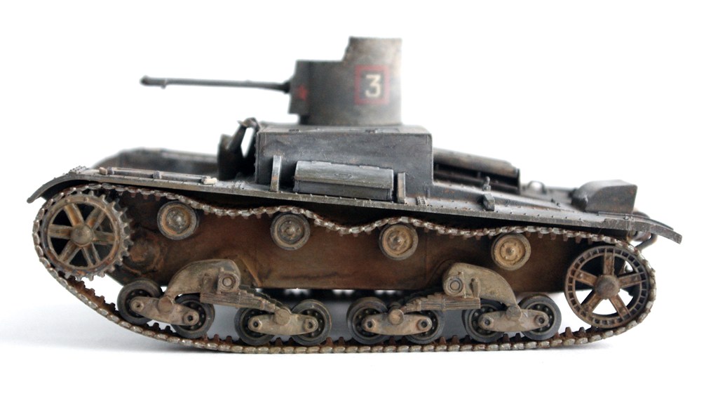 Весна 1940 года, ужасная война с Финами закончена, далекий путь домой