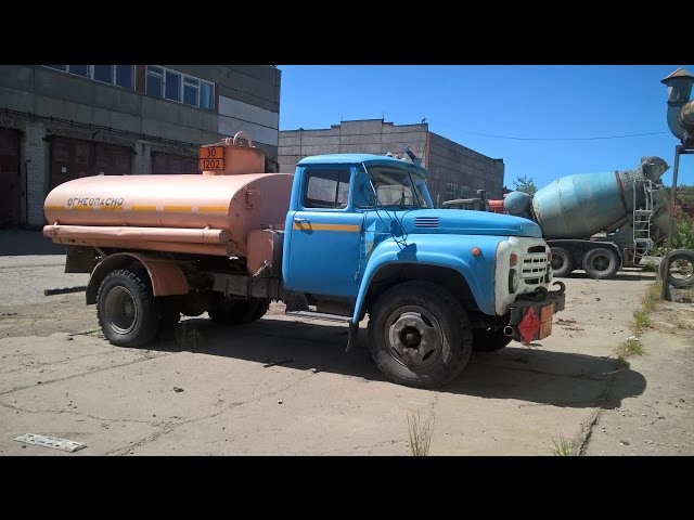 Сборная модель грузовика ЗиЛ-130 ТСВ-6 AVD в масштабе 1:43