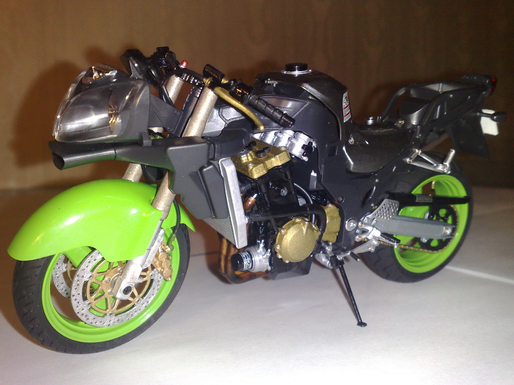 Tamiya Kawasaki Ninja ZX-12R в масштабе 1:12
