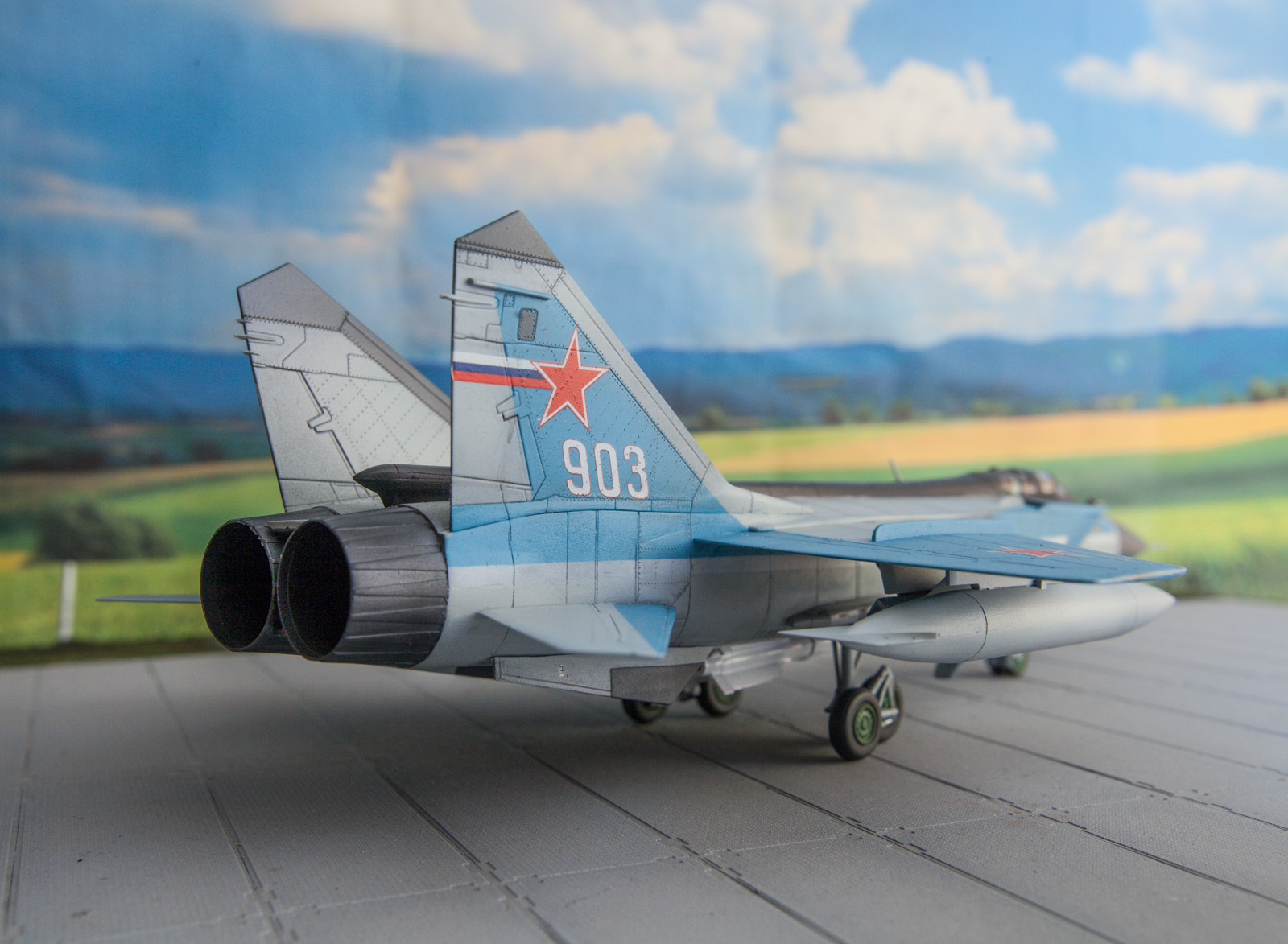 МиГ-31 — Каропка.ру — стендовые модели, военная миниатюра