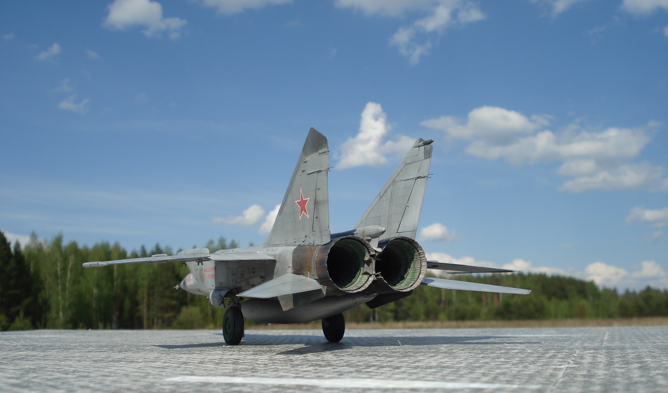 МиГ-25 РБТ — Каропка.ру — стендовые модели, военная миниатюра