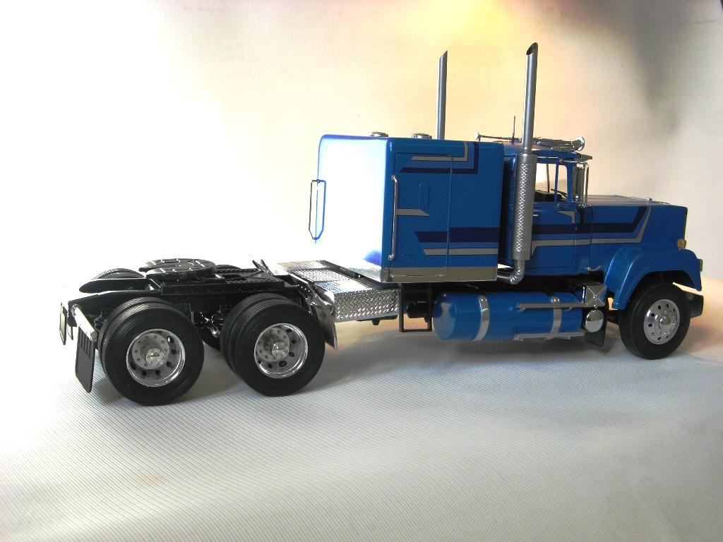 Mack SuperLiner (USA)